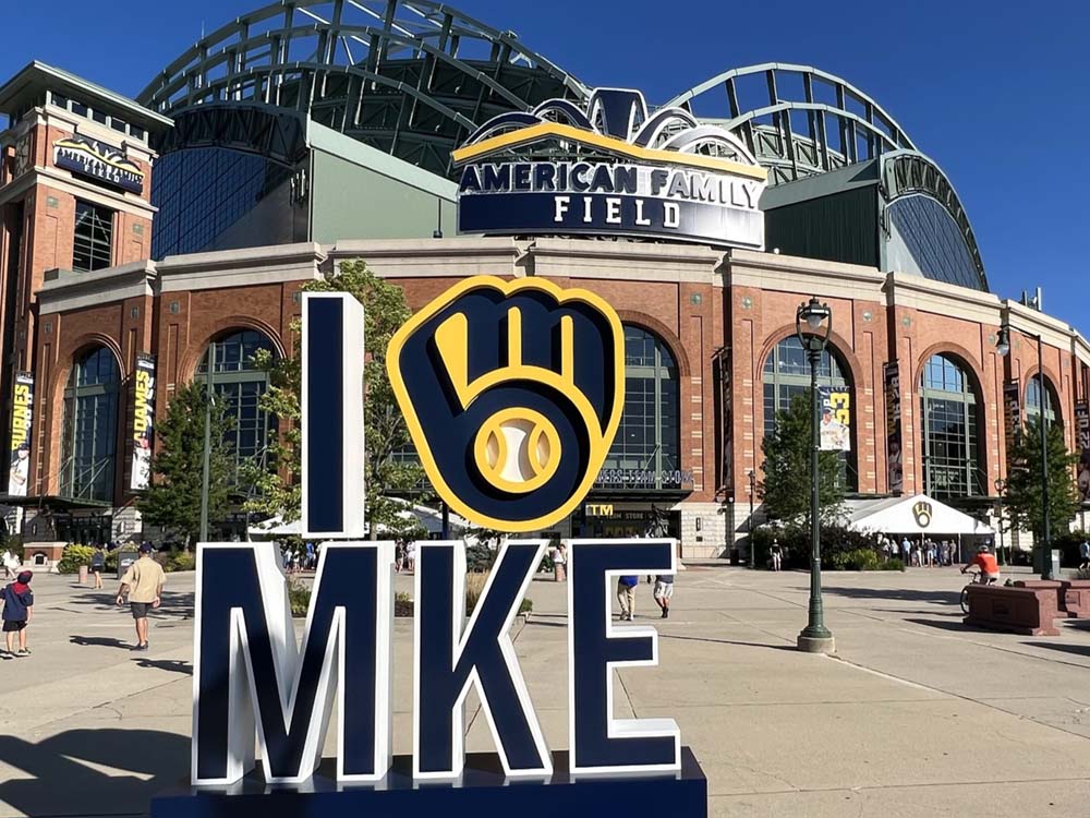 milwaukee brewers stadium guide