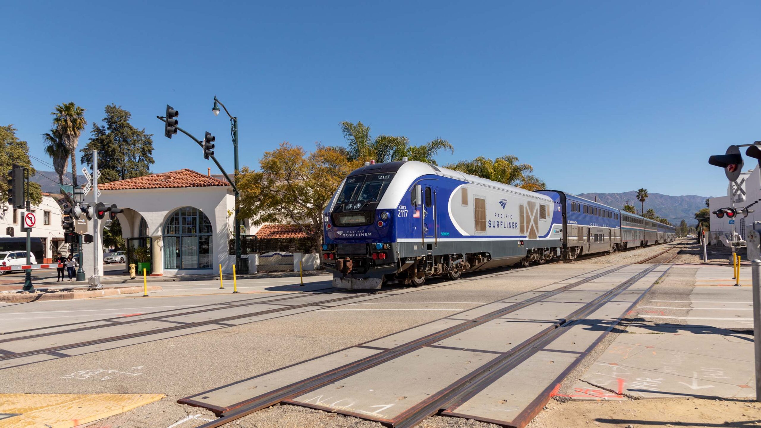 Pacific Surfliner The Pacific Surfliner Train Enters The Station At Santa Barbara.